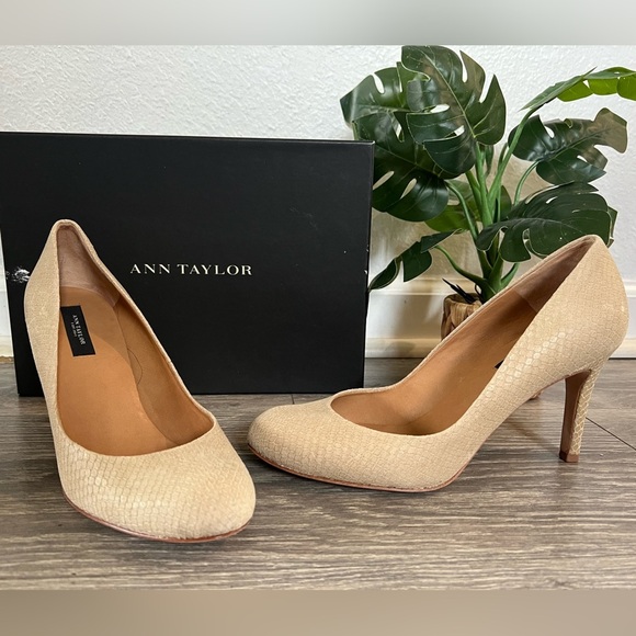 Ann Taylor perfect pump true khaki snake print size 7 - Picture 3 of 9